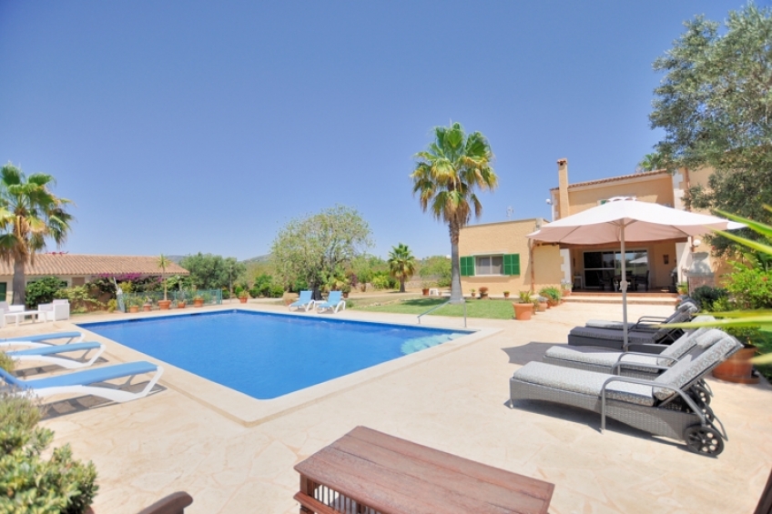 Casa de campo situada cerca de Alquiera Blanca | www